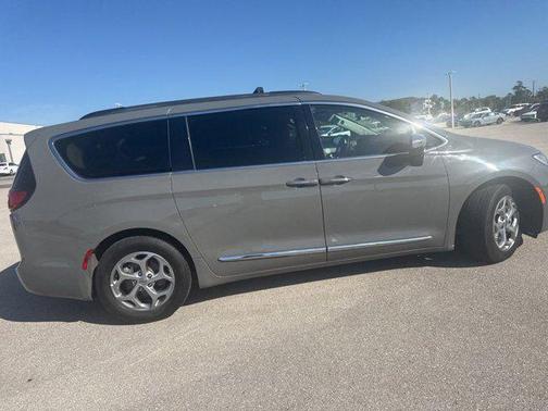 Ceramic Gray Clearcoat 2023 Chrysler Pacifica Limited