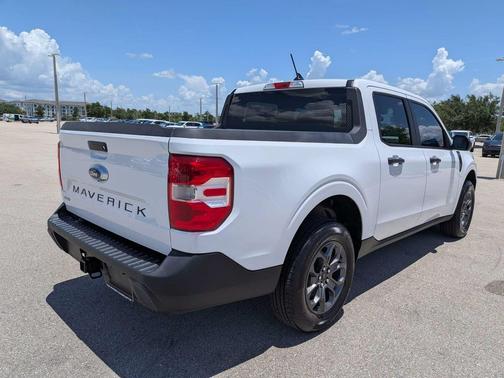 Oxford White 2022 Ford Maverick XLT