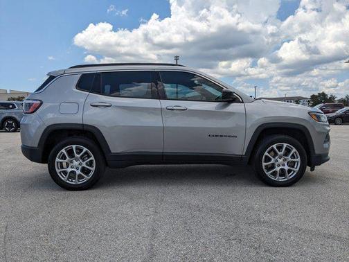 2023 Jeep Compass Latitude Lux