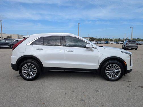 2024 Cadillac XT4 Premium Luxury