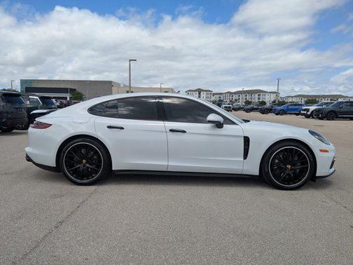 Carrara White Metallic 2018 Porsche Panamera 4S