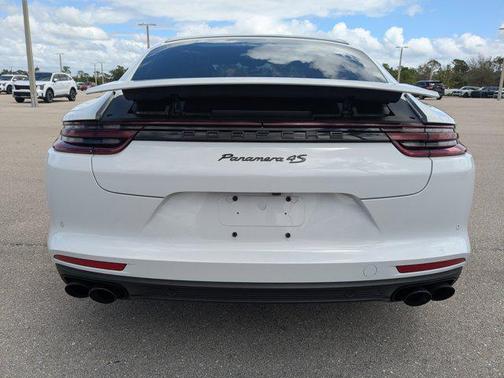 Carrara White Metallic 2018 Porsche Panamera 4S