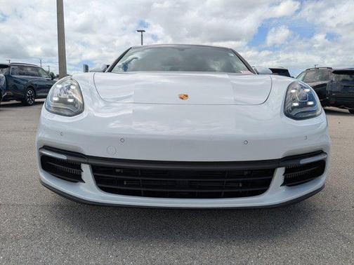 Carrara White Metallic 2018 Porsche Panamera 4S