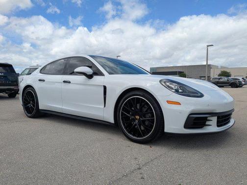 Carrara White Metallic 2018 Porsche Panamera 4S