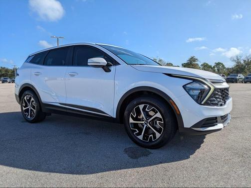 Glacial White Pearl 2023 Kia Sportage EX