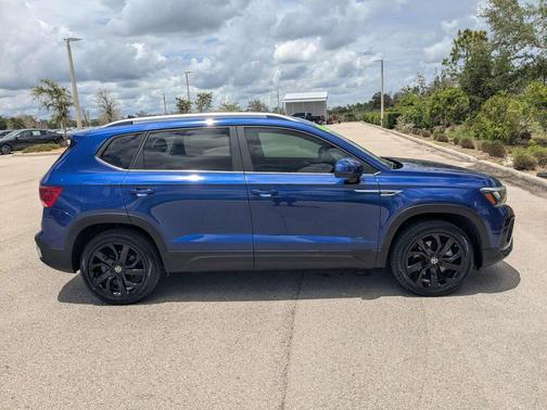 Cornflower Blue 2022 Volkswagen Taos 1.5T SE