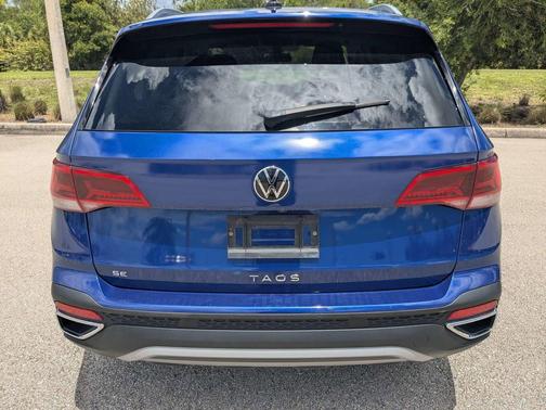 Cornflower Blue 2022 Volkswagen Taos 1.5T SE