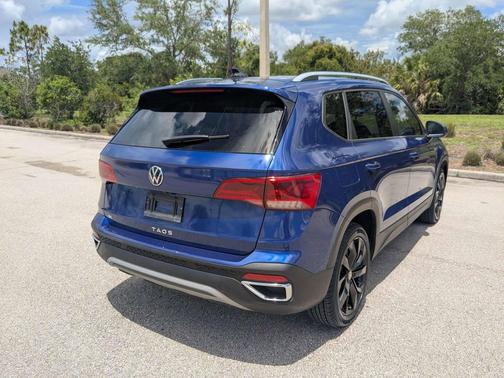 Cornflower Blue 2022 Volkswagen Taos 1.5T SE