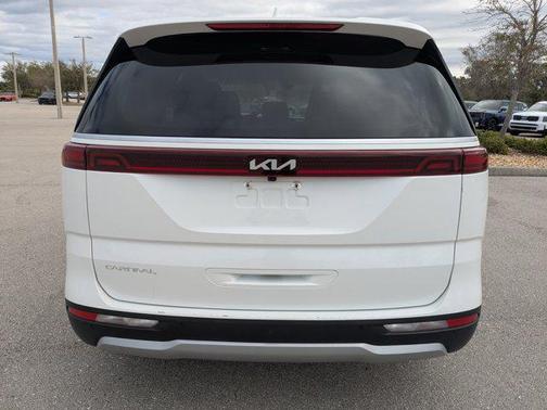2024 Kia Carnival LX
