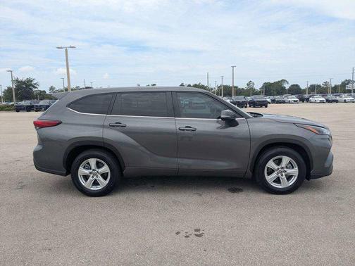 Magnetic Gray Metallic 2023 Toyota Highlander LE