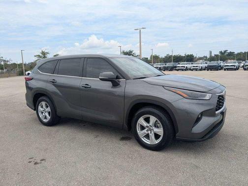 Magnetic Gray Metallic 2023 Toyota Highlander LE