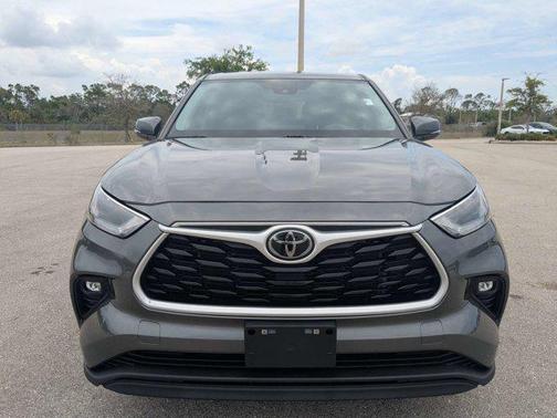 Magnetic Gray Metallic 2023 Toyota Highlander LE
