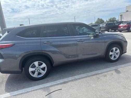 Magnetic Gray Metallic 2023 Toyota Highlander LE