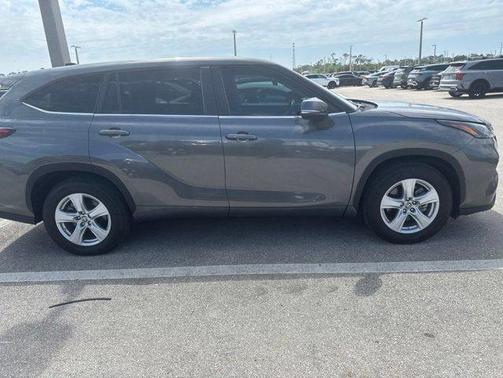 Magnetic Gray Metallic 2023 Toyota Highlander LE