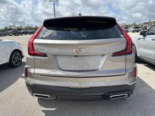 2024 Cadillac XT4 Premium Luxury