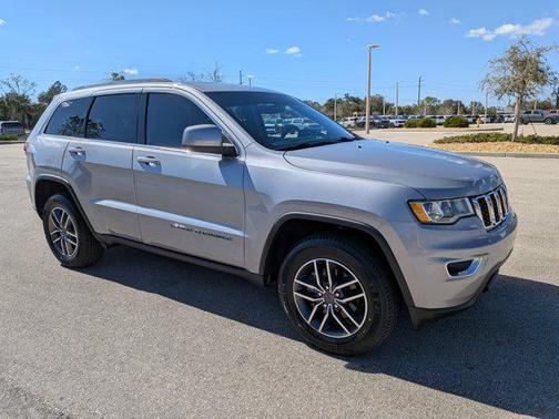 2020 Jeep Grand Cherokee Laredo