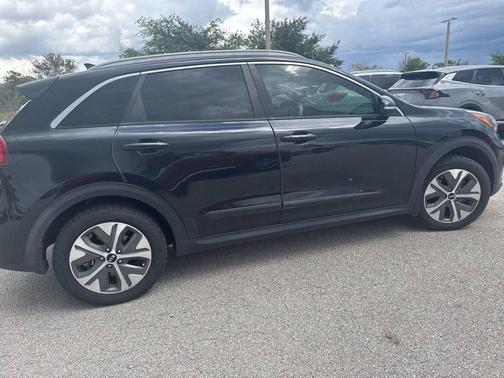 Aurora Black Pearl 2020 Kia Niro EV EX Premium