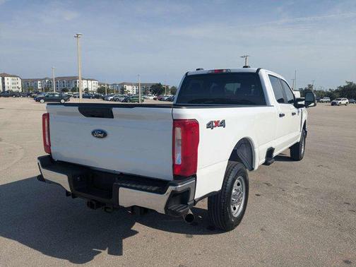 Oxford White 2024 Ford F-250 XL
