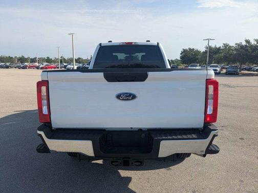 Oxford White 2024 Ford F-250 XL