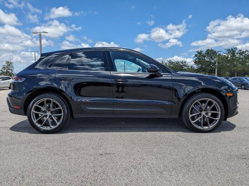 2022 Porsche Macan Base