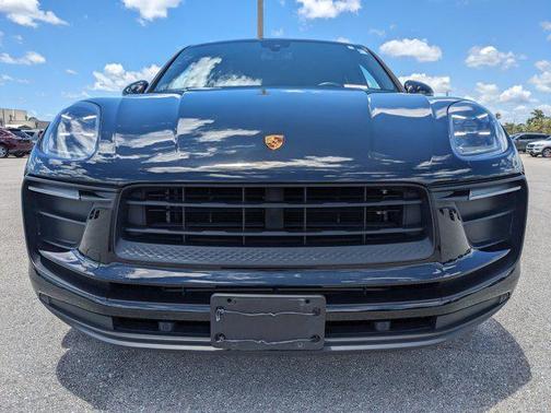 2022 Porsche Macan Base
