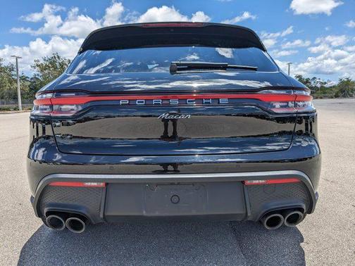 2022 Porsche Macan Base