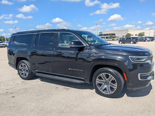 Diamond Black Crystal Pearlcoat 2023 Jeep Wagoneer L Series II 4x4