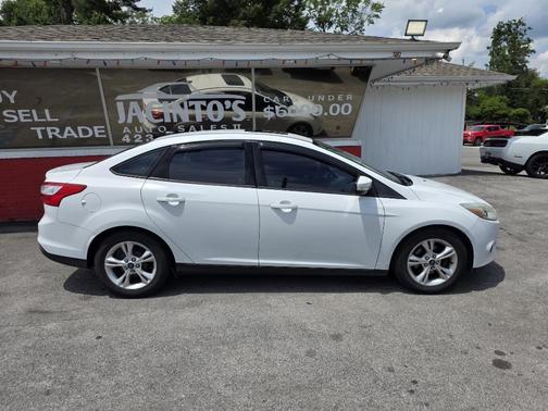 Oxford White 2013 Ford Focus SE