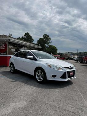 Oxford White 2013 Ford Focus SE