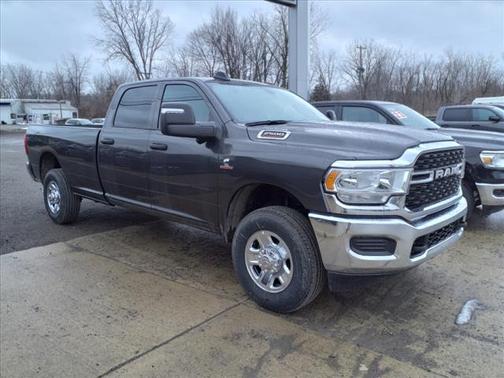 2024 RAM 2500 Tradesman Crew Cab 4x4 8' Box