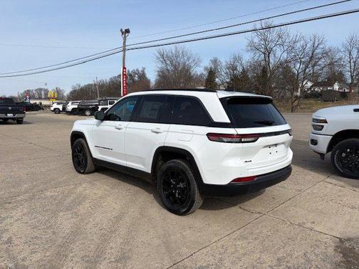 2026 Jeep Grand Cherokee Altitude
