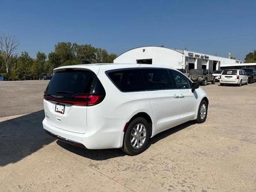 2026 Chrysler Pacifica L