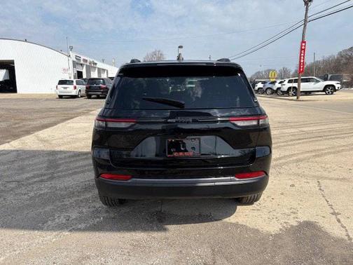 2026 Jeep Grand Cherokee Altitude
