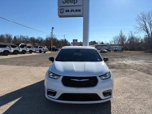 2026 Chrysler Pacifica L