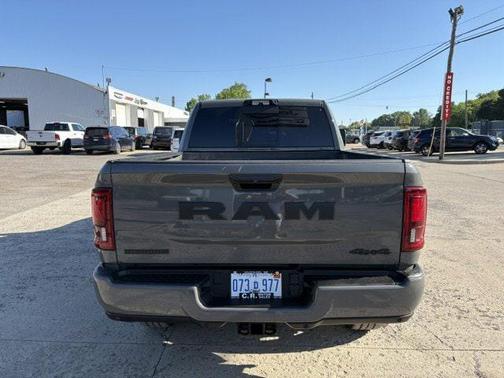 Ceramic Gray Clearcoat 2026 RAM 2500 Big Horn Crew Cab 4x4 6'4' Box