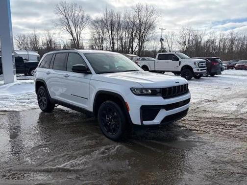 2026 Jeep Grand Cherokee Altitude