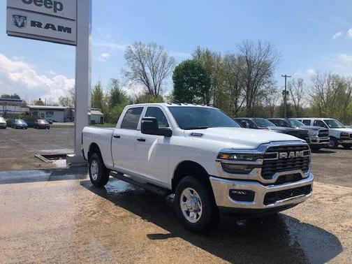 2025 RAM 2500 Tradesman Crew Cab 4x4 6'4' Box