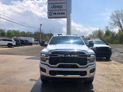2025 RAM 2500 Tradesman Crew Cab 4x4 6'4' Box