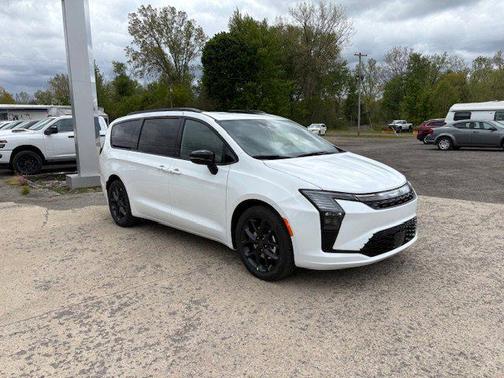Bright White Clearcoat 2027 Chrysler Pacifica Limited