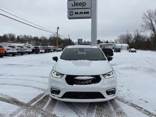 2026 Chrysler Pacifica L