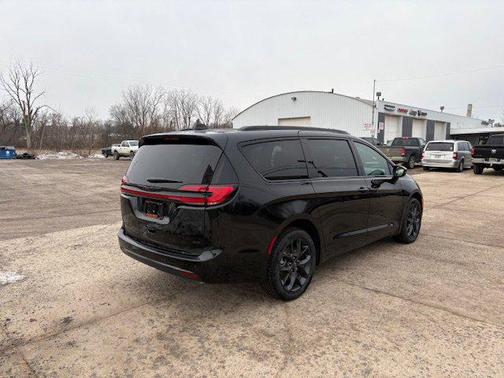 2026 Chrysler Pacifica L