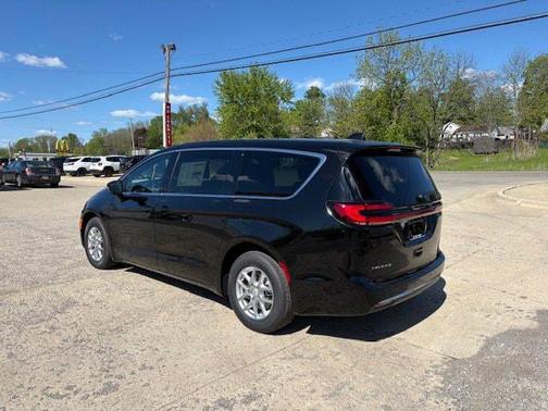Diamond Black Crystal Pearlcoat 2027 Chrysler Pacifica L