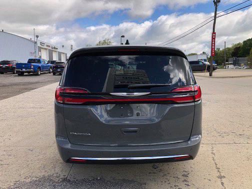 2025 Chrysler Pacifica L
