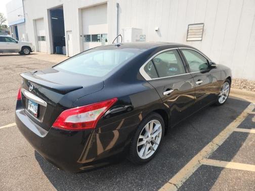 2010 Nissan Maxima SV