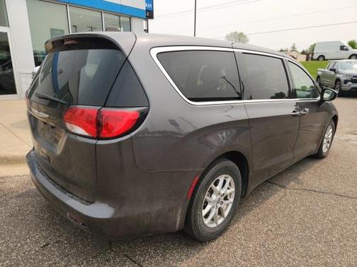 2022 Chrysler Voyager LX