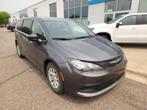 2022 Chrysler Voyager LX