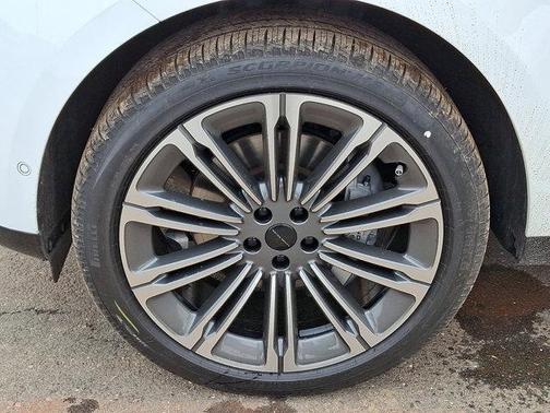 2026 Land Rover Range Rover P400 SE 7 Seat