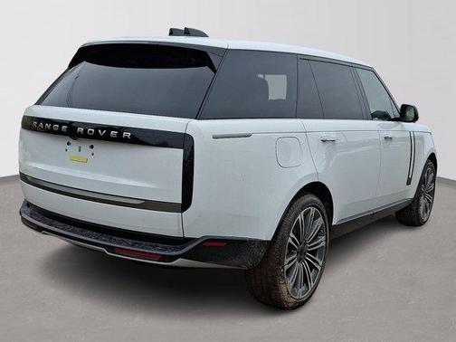 2026 Land Rover Range Rover P400 SE 7 Seat