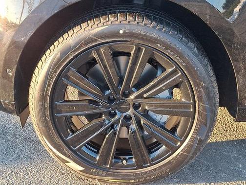 2026 Land Rover Range Rover P550e SE