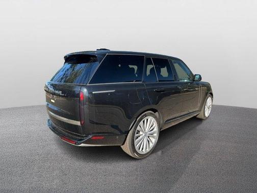2025 Land Rover Range Rover P530 SE
